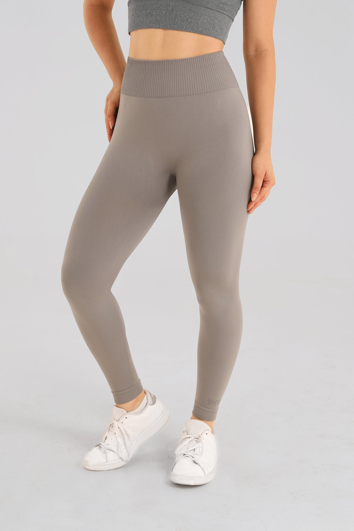 Cinza